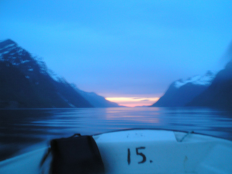 Fischerei, Angeln in Norwegen, Berge, Boot, Dämmerung